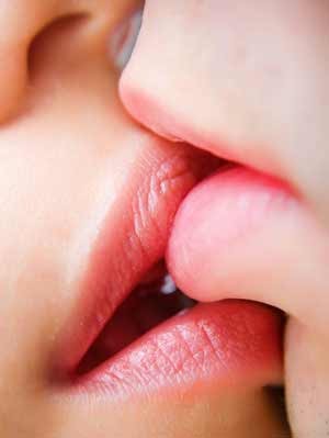 Datos médicos sobre los besos